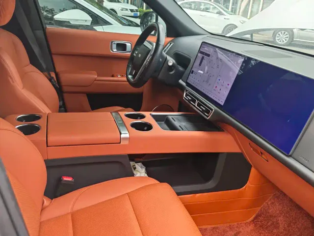 Li Auto L8 — Фото автомобиля 3