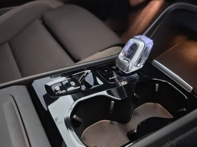 Volvo XC40 — Фото автомобиля 24