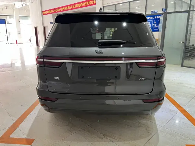 Li Auto ONE — Фото автомобиля 5