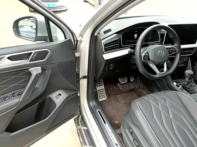 Volkswagen Tiguan L — Фото автомобиля 15