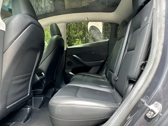 Tesla Model Y — Фото автомобиля 6