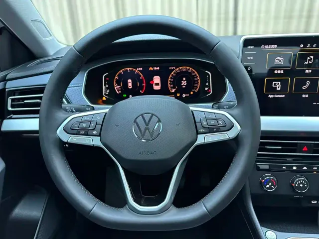 Volkswagen Lavida — Фото автомобиля 11