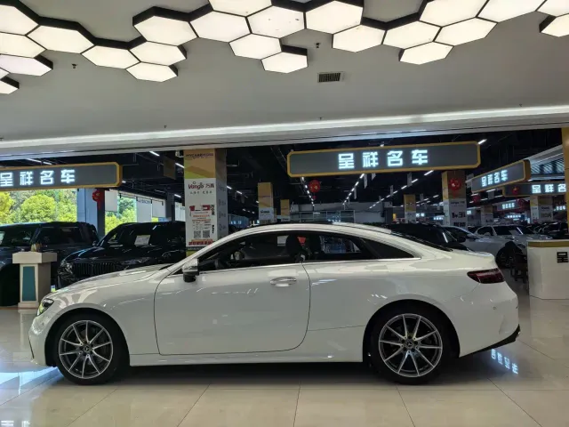 Mercedes-Benz E-Class — Фото автомобиля 10