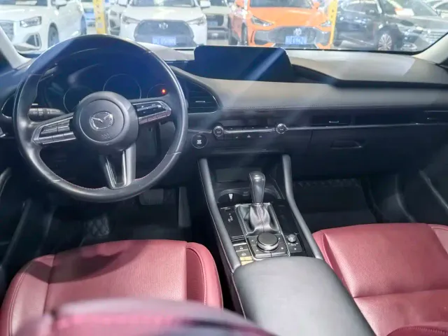 Mazda Axela — Фото автомобиля 6