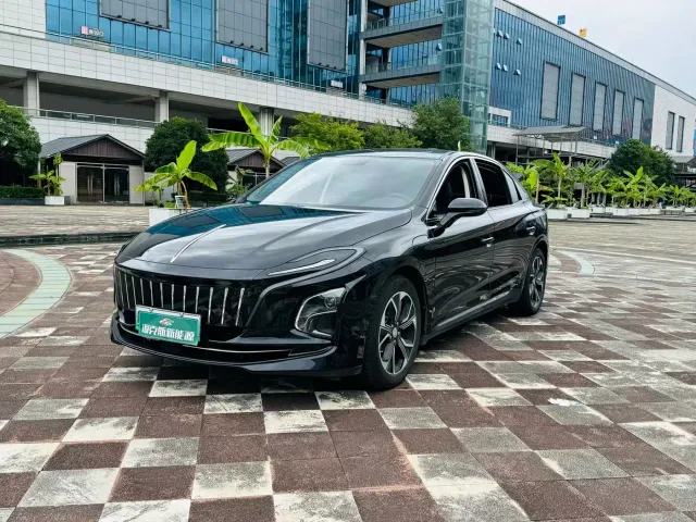 Фотография автомобиля — Hongqi E-QM5