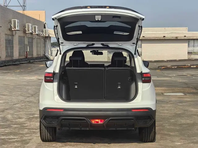 Geely Binyue — Фото автомобиля 8