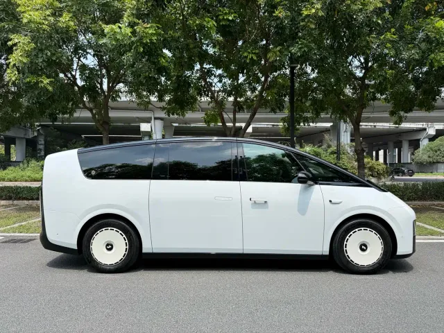 Li Auto MEGA — Фото автомобиля 5