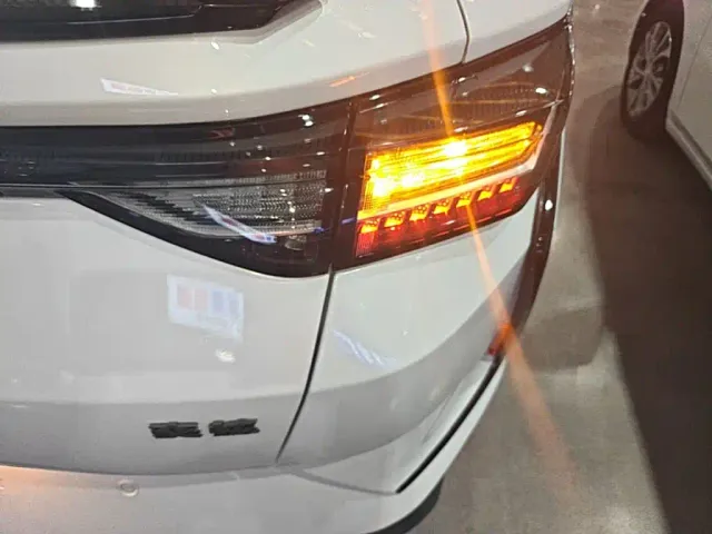 Dongfeng Yixuan — Фото автомобиля 7