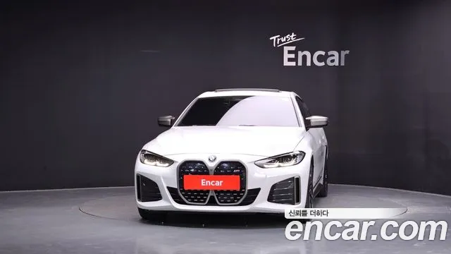 BMW i4 — Фото автомобиля 3