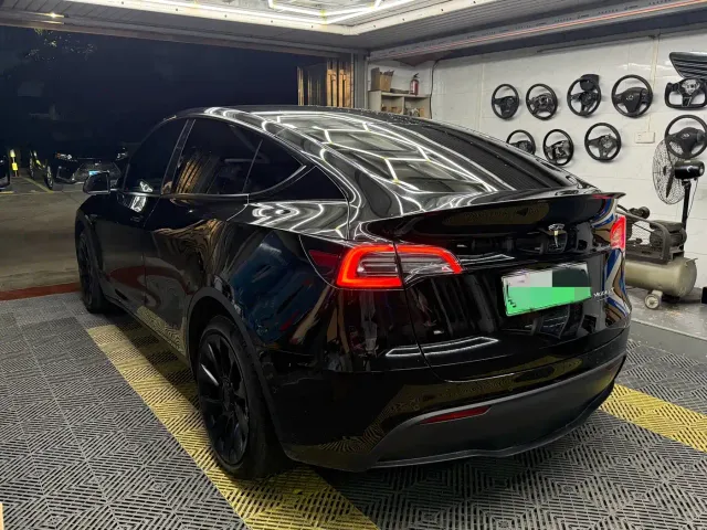 Tesla Model Y — Фото автомобиля 3