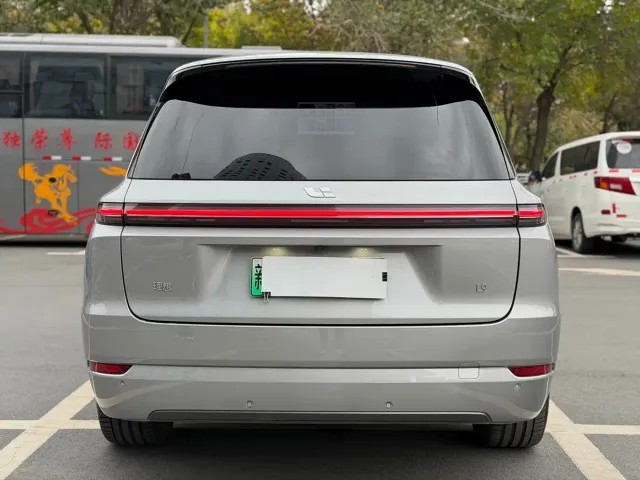 Li Auto L9 — Фото автомобиля 13