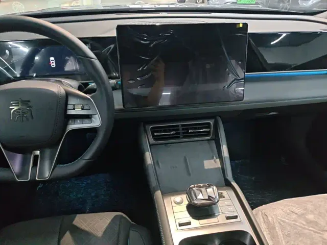 BYD Qin L — Фото автомобиля 12