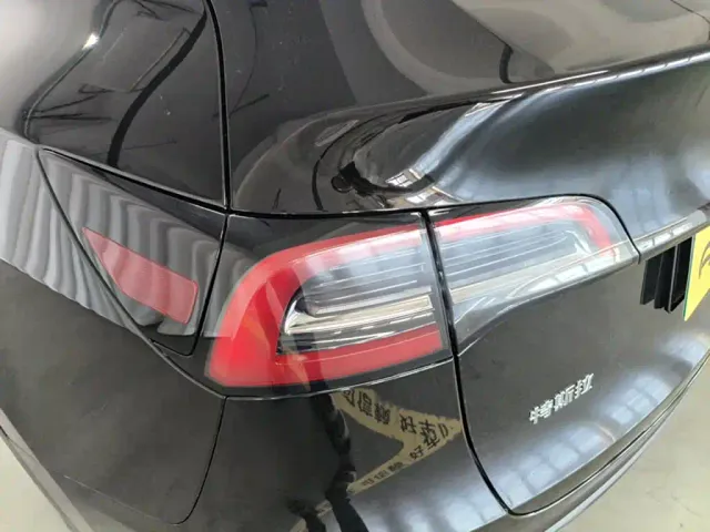 Tesla Model Y — Фото автомобиля 14
