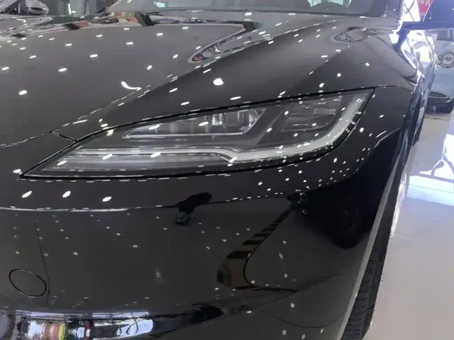 Tesla Model 3 — Фото автомобиля 23