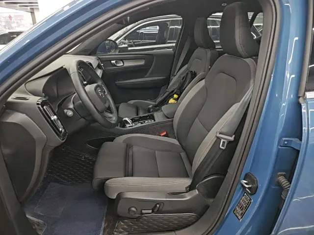 Volvo XC40 — Фото автомобиля 14