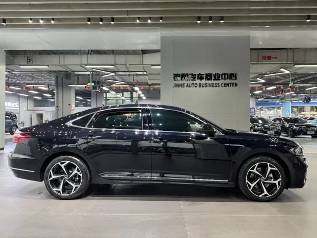 Volkswagen Passat — Фото автомобиля 4