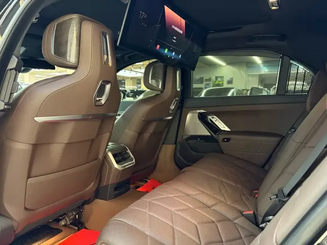 BMW BMW 7 Series 2023 Model 740Li Premium Luxury Package — Фото автомобиля 17