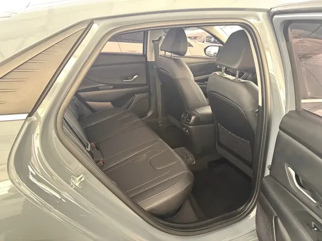 Hyundai Elantra — Фото автомобиля 5