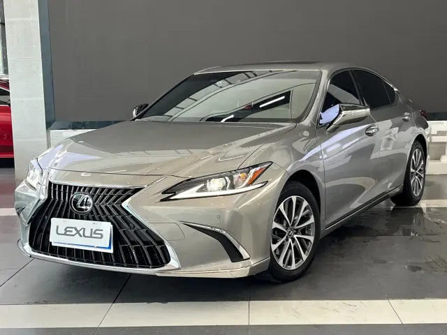 Фотография автомобиля — Lexus ES