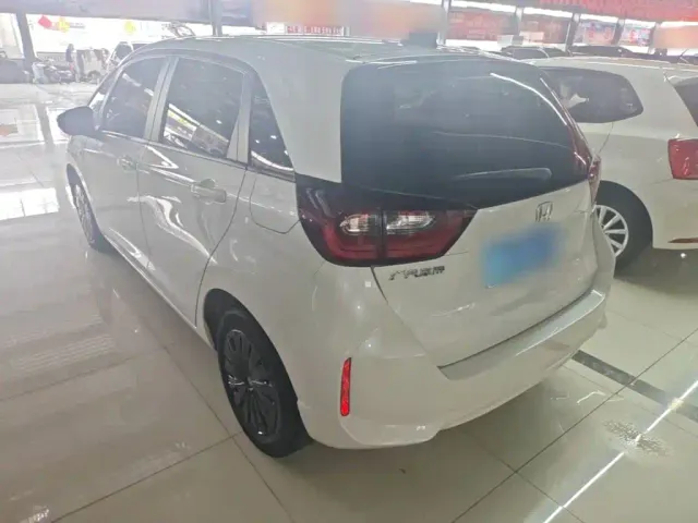 Honda Fit — Фото автомобиля 4
