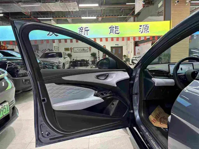 BYD Seal — Фото автомобиля 10