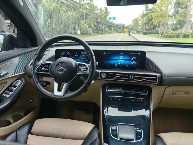 Mercedes-Benz EQC — Фото автомобиля 9