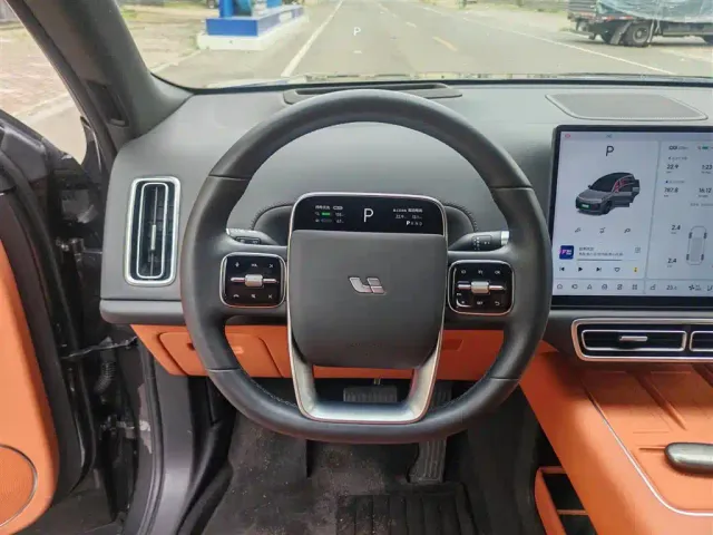 Li Auto L8 — Фото автомобиля 11