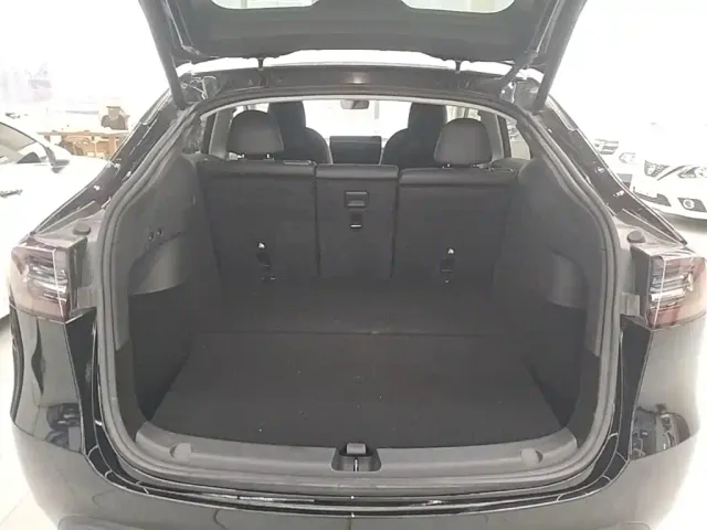 Tesla Model Y — Фото автомобиля 18