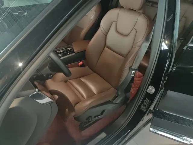 Volvo XC60 — Фото автомобиля 14