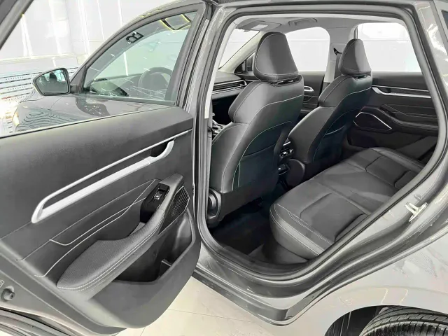 Geely Emgrand — Фото автомобиля 10
