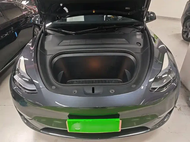 Tesla Model Y — Фото автомобиля 19
