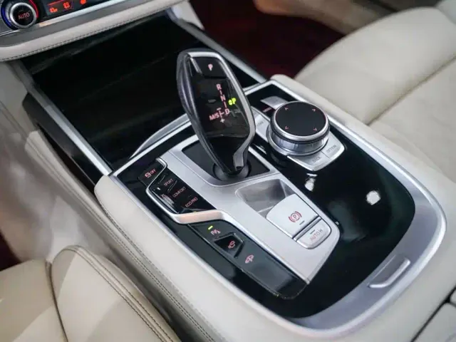 BMW 7 Series — Фото автомобиля 19