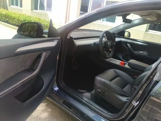 Tesla Model Y — Фото автомобиля 15