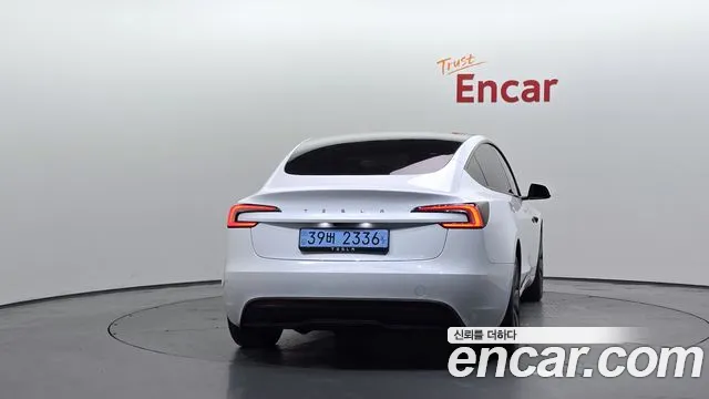 Tesla Model 3 — Фото автомобиля 4