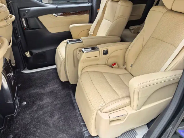 Toyota Alphard — Фото автомобиля 15