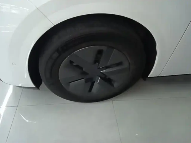 Li Auto MEGA — Фото автомобиля 22