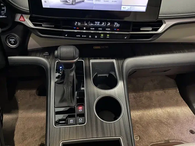 Toyota Granvia — Фото автомобиля 20