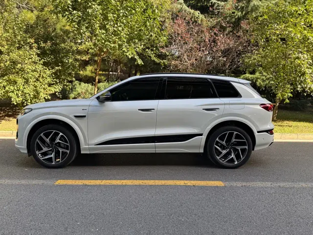 Audi Q6L e-tron — Фото автомобиля 3
