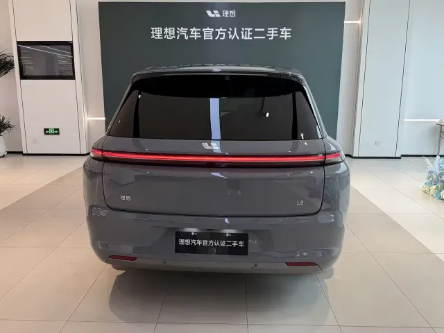 Li Auto L8 — Фото автомобиля 3