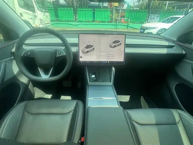 Tesla Model Y — Фото автомобиля 3