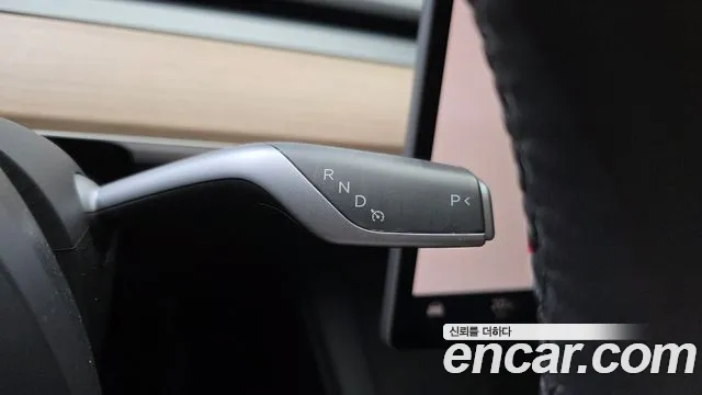 Tesla Model Y — Фото автомобиля 9