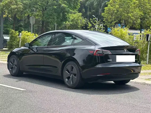 Tesla Model 3 — Фото автомобиля 5