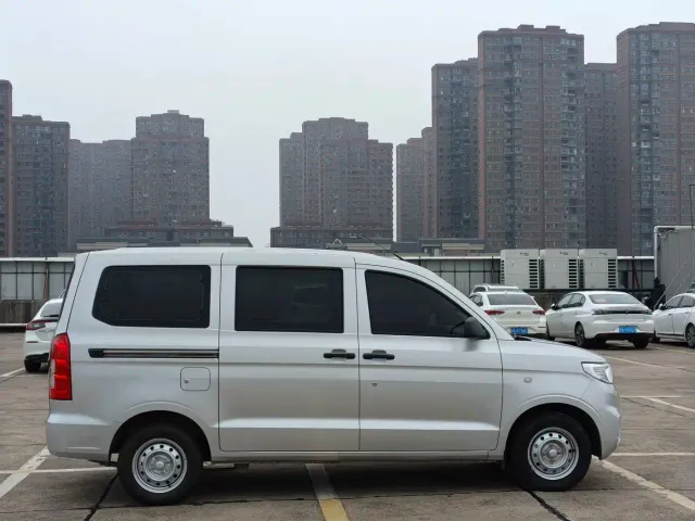 Wuling Hongguang V — Фото автомобиля 7