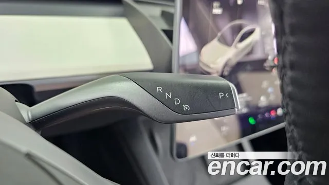 Tesla Model Y — Фото автомобиля 9