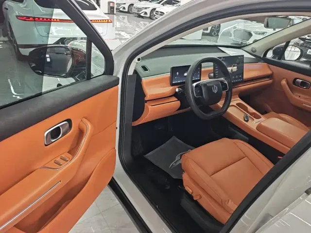Leapmotor C10 — Фото автомобиля 15
