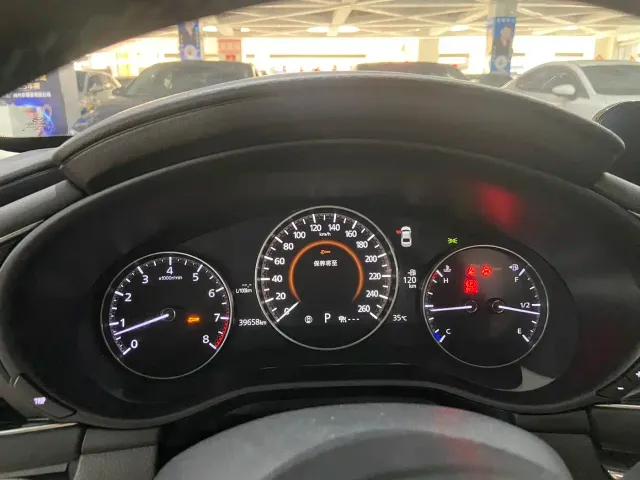 Mazda Axela — Фото автомобиля 14