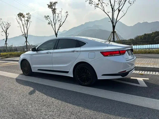 Geely Borui — Фото автомобиля 15