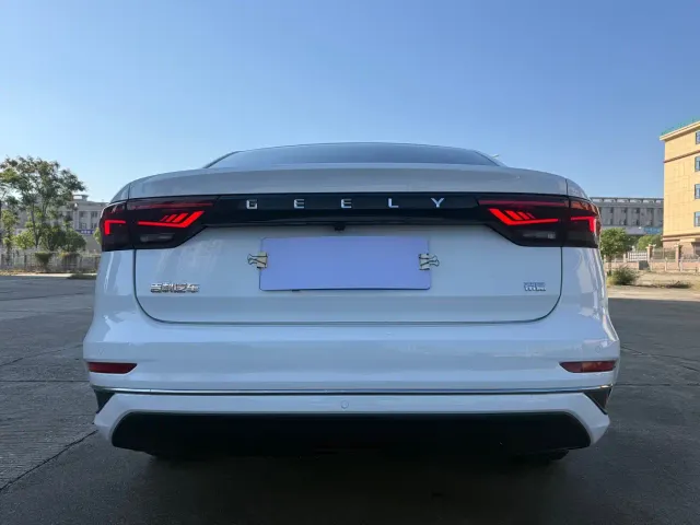 Geely Emgrand — Фото автомобиля 7
