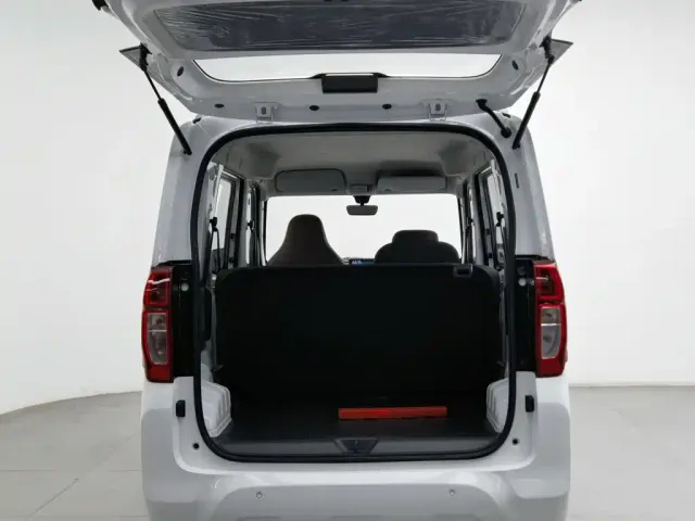 Wuling Zhiguang NEV — Фото автомобиля 16