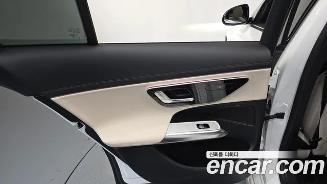 Mercedes-Benz E-Class — Фото автомобиля 25